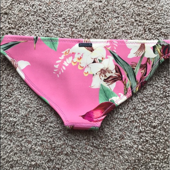 TRIANGL authentic! bikini tops and bottoms! - Picture 7 of 10